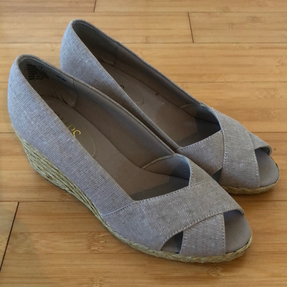 Chaps Nude Wedge Espadrilles Size 7